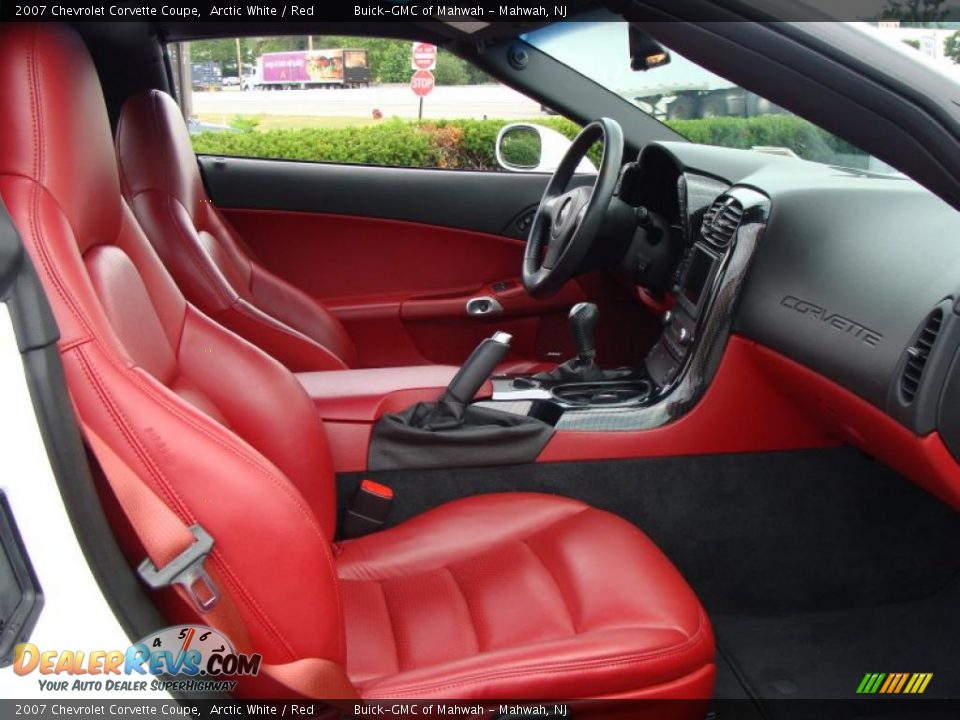 2007 Chevrolet Corvette Coupe Arctic White / Red Photo #17