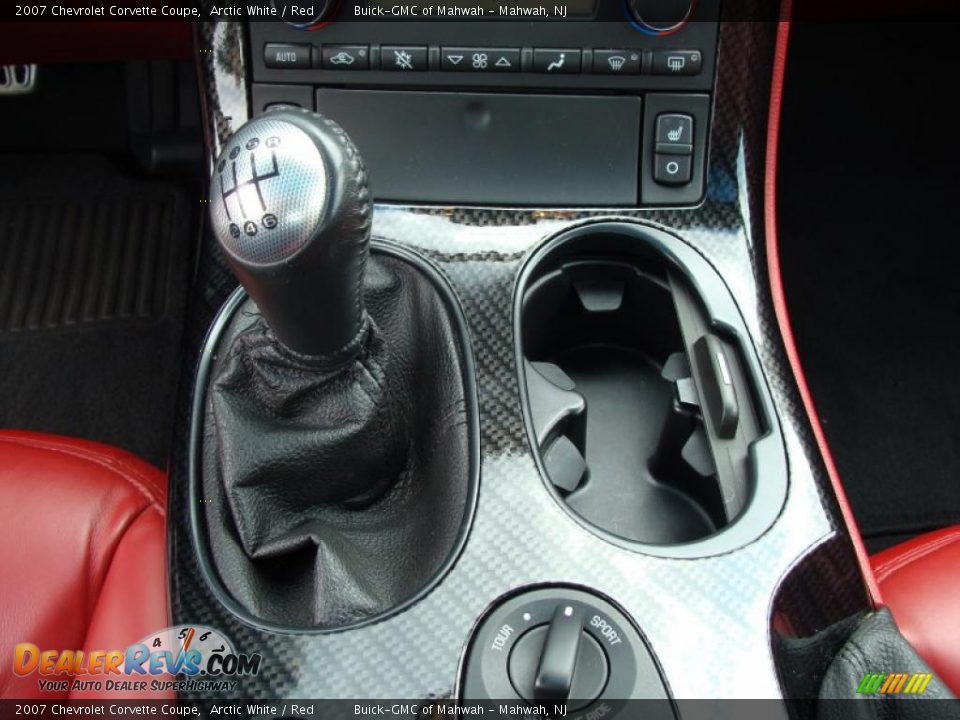 2007 Chevrolet Corvette Coupe Arctic White / Red Photo #18