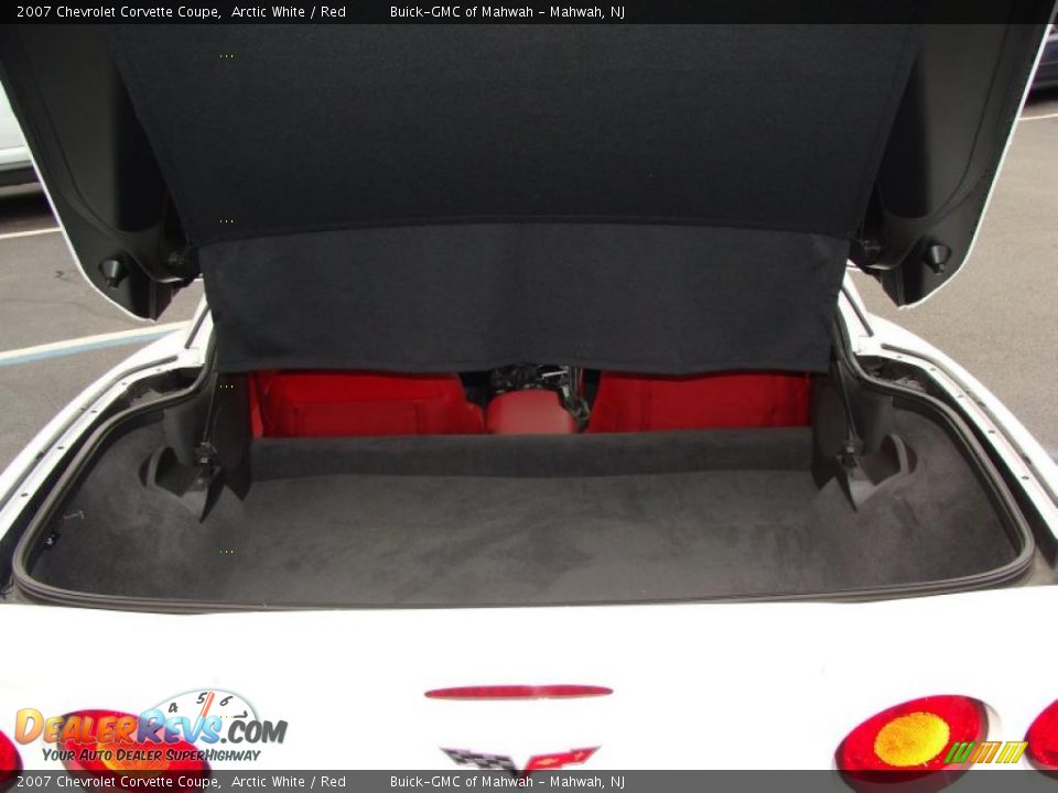 2007 Chevrolet Corvette Coupe Arctic White / Red Photo #20