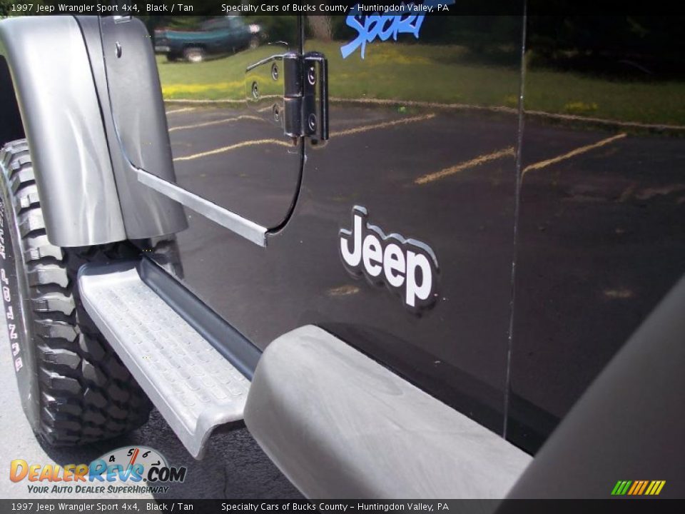 1997 Jeep Wrangler Sport 4x4 Black / Tan Photo #15