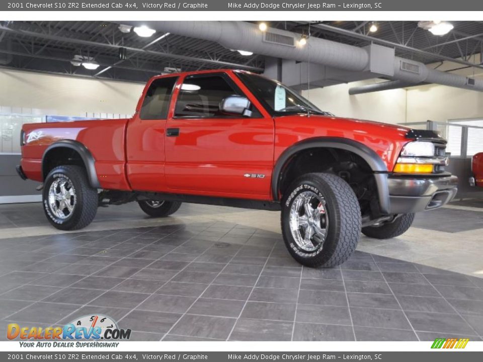 2001 Chevrolet S10 ZR2 Extended Cab 4x4 Victory Red / Graphite Photo #3