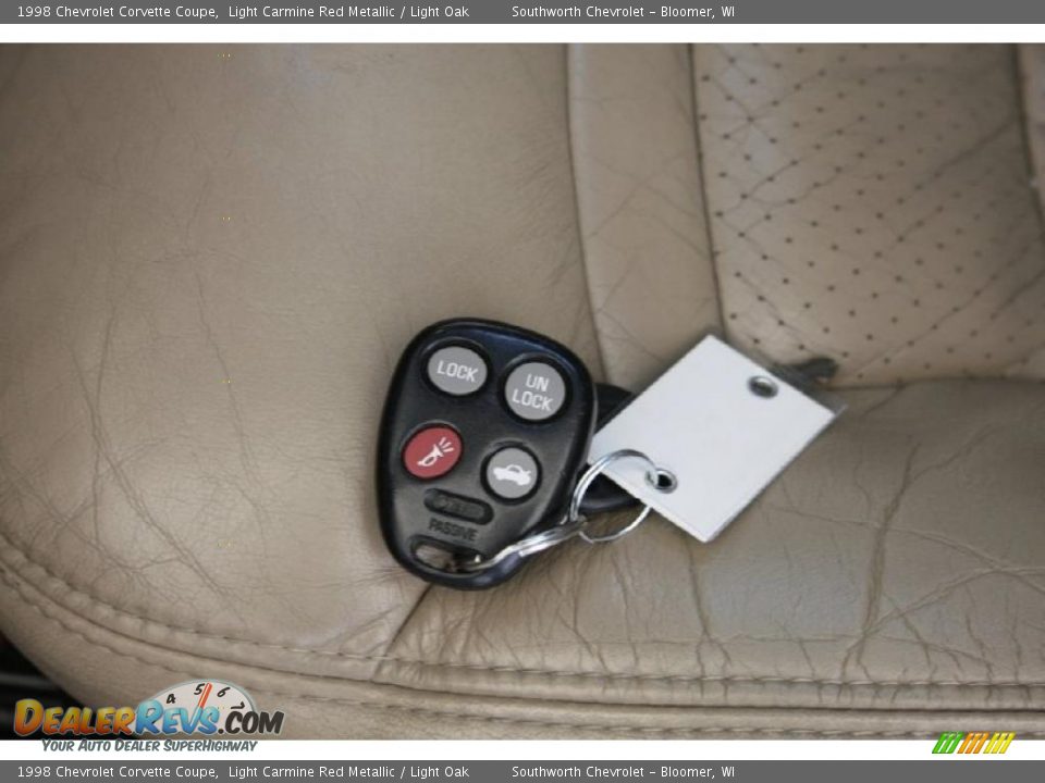 1998 Chevrolet Corvette Coupe Light Carmine Red Metallic / Light Oak Photo #13