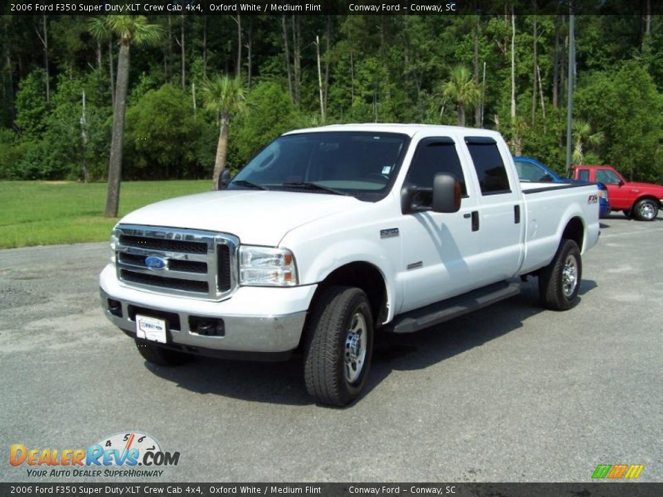 2006 Ford F350 Super Duty XLT Crew Cab 4x4 Oxford White / Medium Flint Photo #1