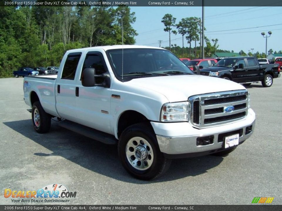 2006 Ford F350 Super Duty XLT Crew Cab 4x4 Oxford White / Medium Flint Photo #3