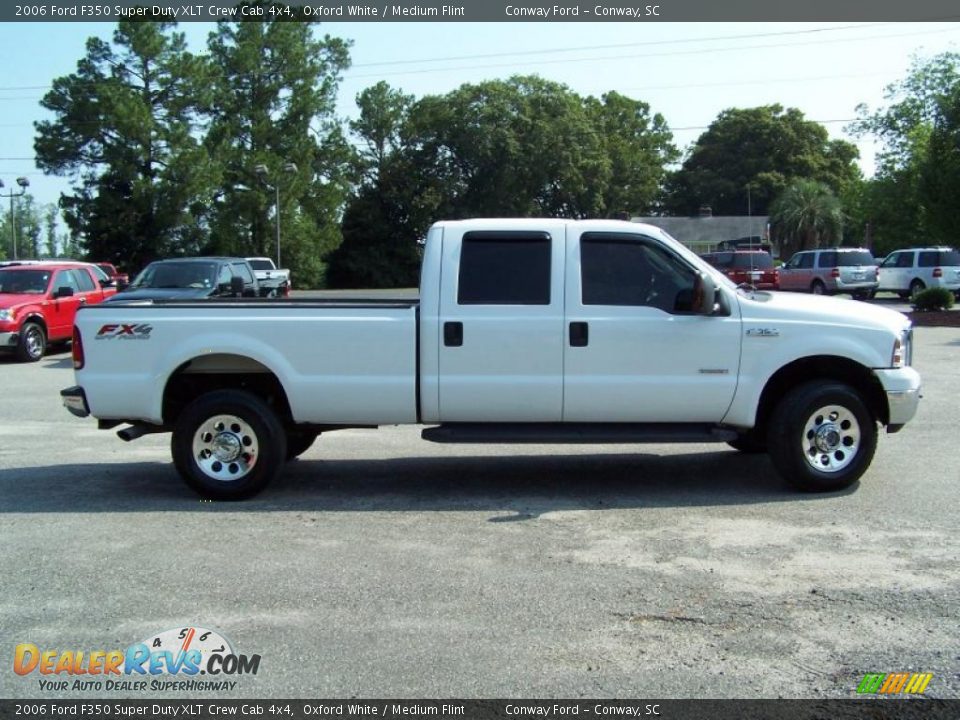 2006 Ford F350 Super Duty XLT Crew Cab 4x4 Oxford White / Medium Flint Photo #4