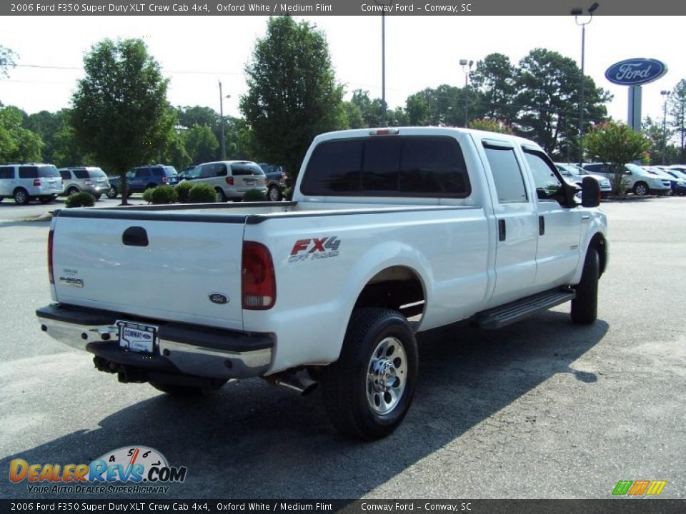 2006 Ford F350 Super Duty XLT Crew Cab 4x4 Oxford White / Medium Flint Photo #5