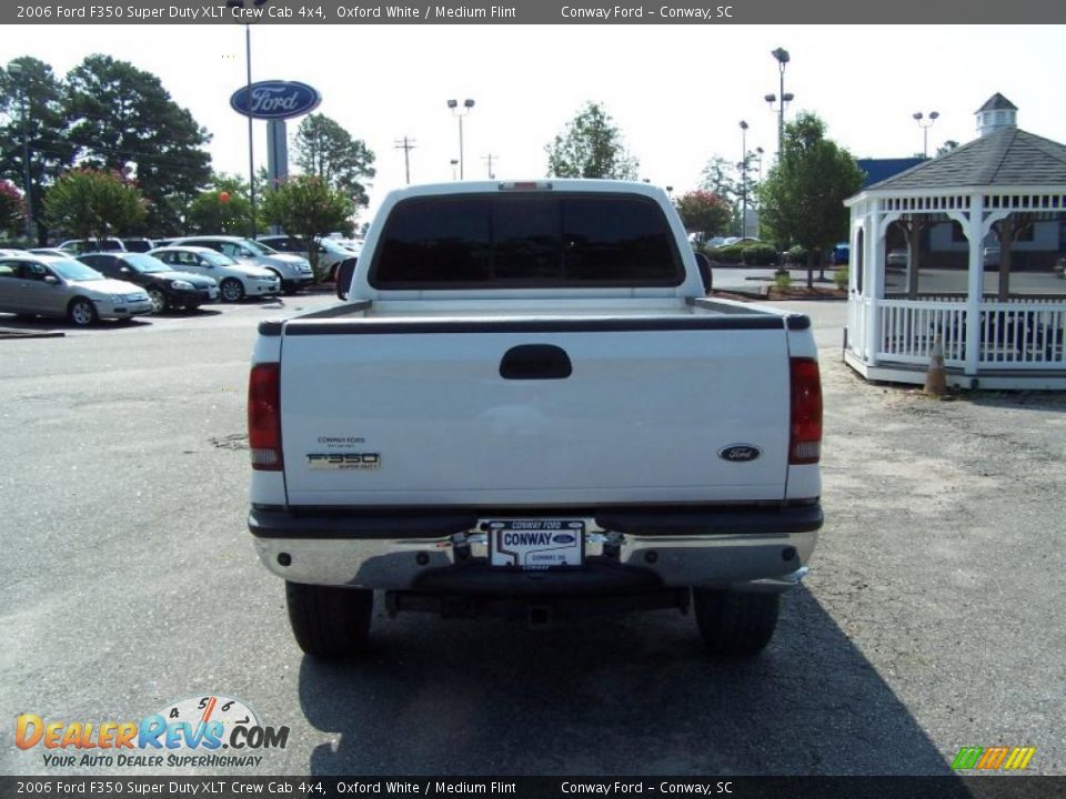 2006 Ford F350 Super Duty XLT Crew Cab 4x4 Oxford White / Medium Flint Photo #6
