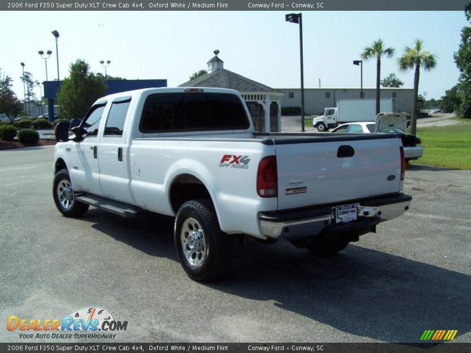 2006 Ford F350 Super Duty XLT Crew Cab 4x4 Oxford White / Medium Flint Photo #7