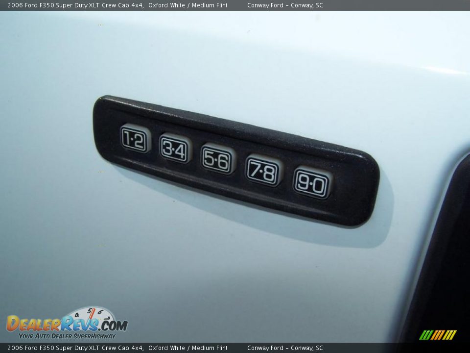 2006 Ford F350 Super Duty XLT Crew Cab 4x4 Oxford White / Medium Flint Photo #11
