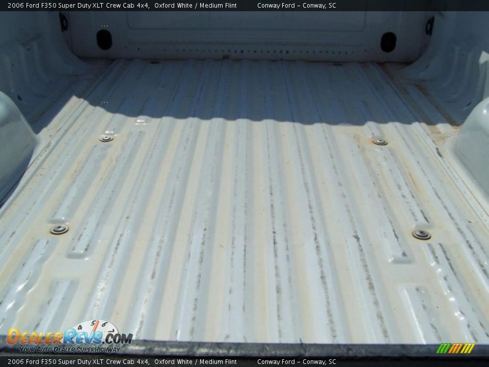 2006 Ford F350 Super Duty XLT Crew Cab 4x4 Oxford White / Medium Flint Photo #15