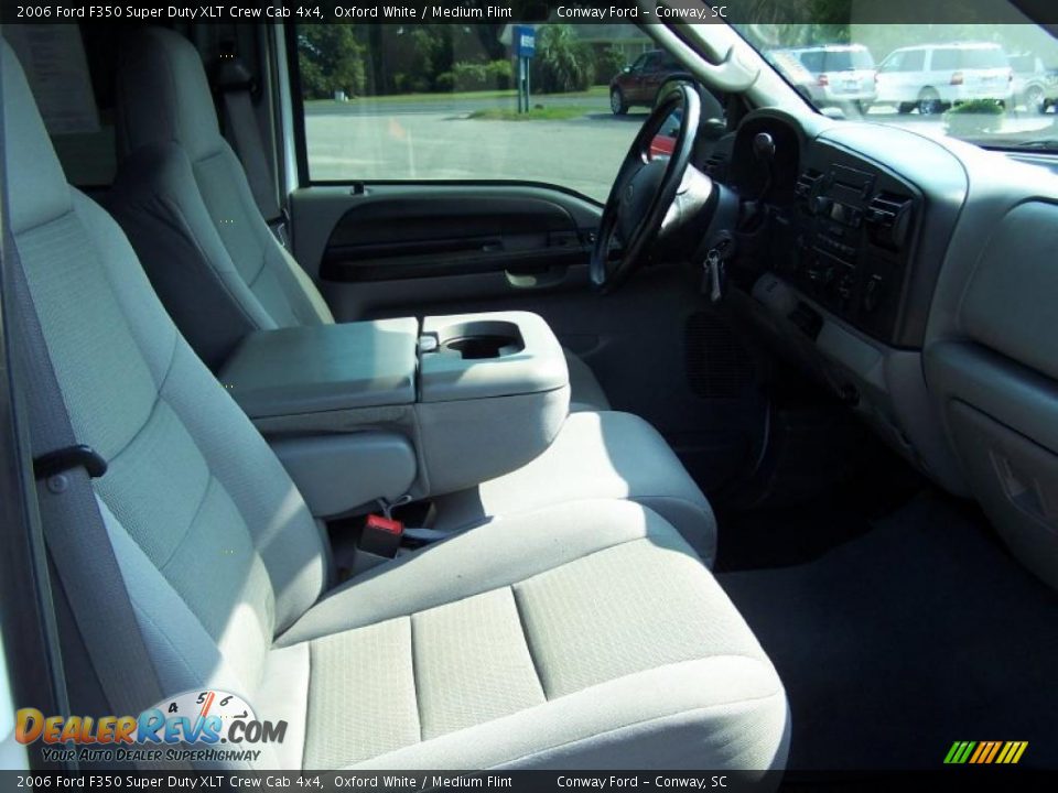 2006 Ford F350 Super Duty XLT Crew Cab 4x4 Oxford White / Medium Flint Photo #19