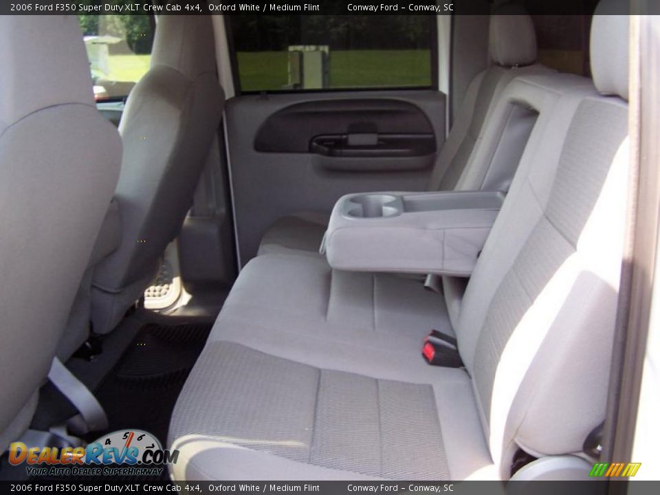 2006 Ford F350 Super Duty XLT Crew Cab 4x4 Oxford White / Medium Flint Photo #21