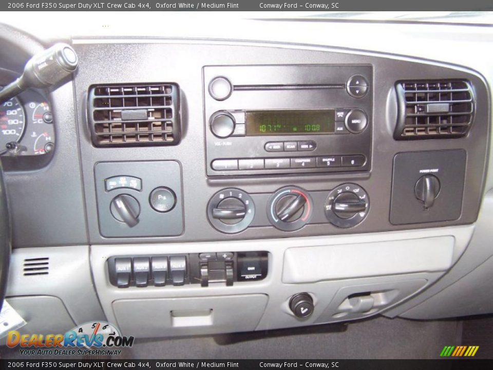 2006 Ford F350 Super Duty XLT Crew Cab 4x4 Oxford White / Medium Flint Photo #25
