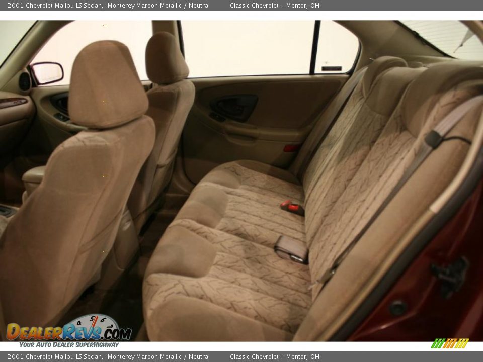 2001 Chevrolet Malibu LS Sedan Monterey Maroon Metallic / Neutral Photo #18