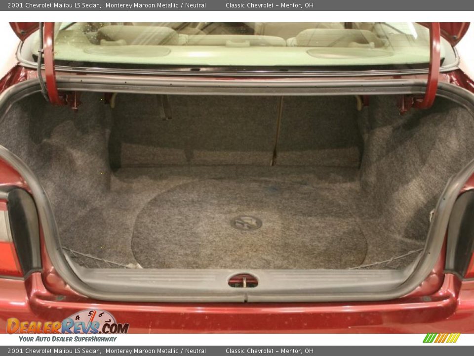 2001 Chevrolet Malibu LS Sedan Monterey Maroon Metallic / Neutral Photo #19