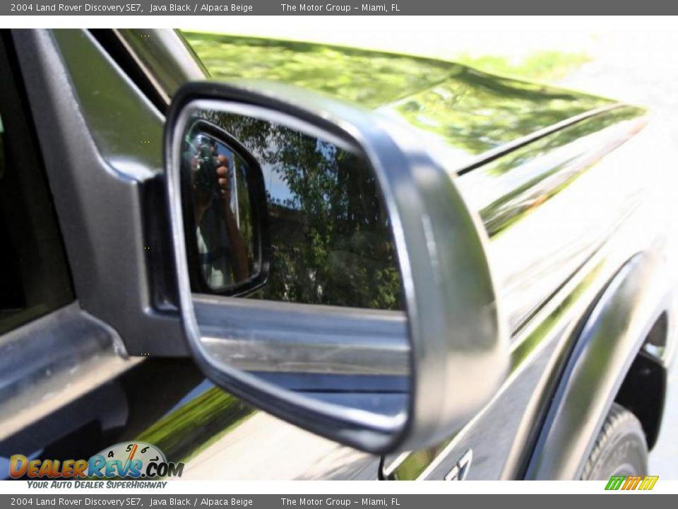 2004 Land Rover Discovery SE7 Java Black / Alpaca Beige Photo #26