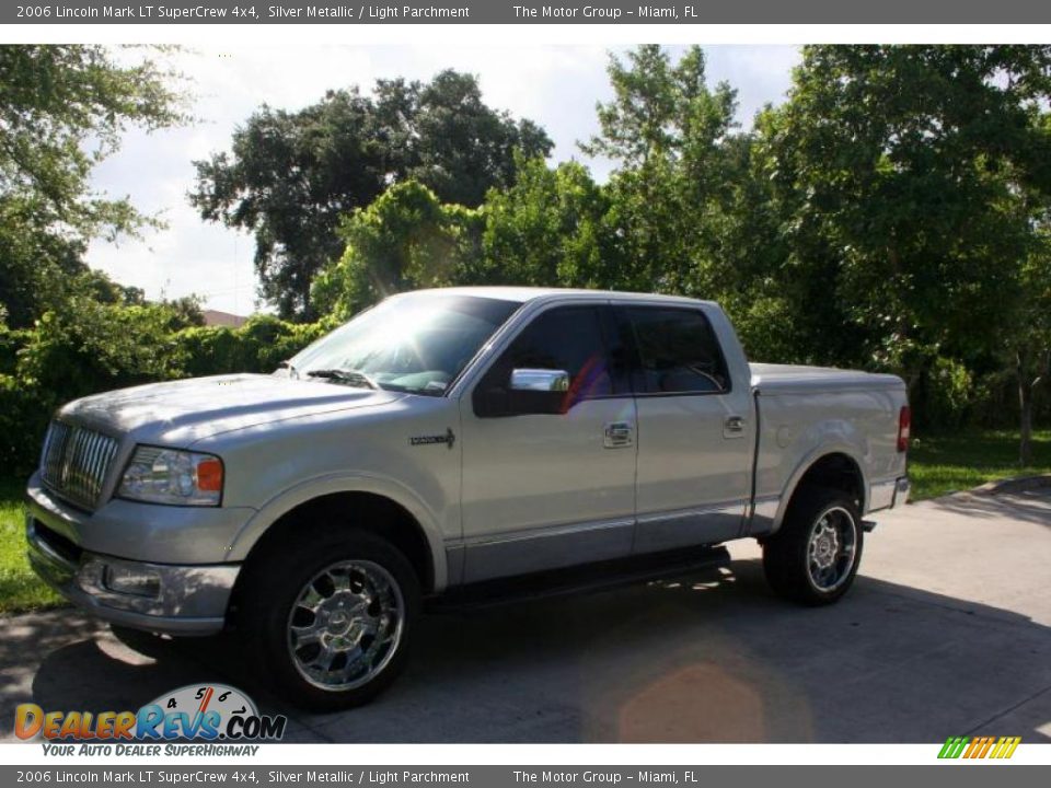 2006 Lincoln Mark LT SuperCrew 4x4 Silver Metallic / Light Parchment Photo #2
