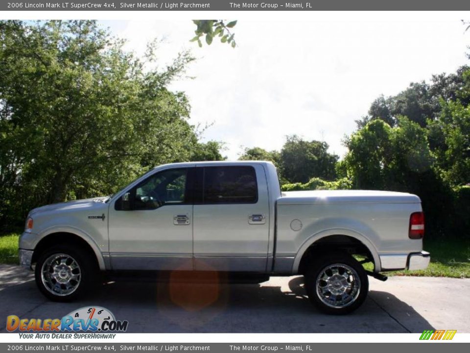 2006 Lincoln Mark LT SuperCrew 4x4 Silver Metallic / Light Parchment Photo #3