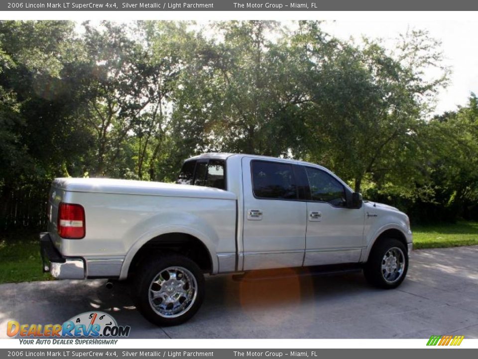 2006 Lincoln Mark LT SuperCrew 4x4 Silver Metallic / Light Parchment Photo #10