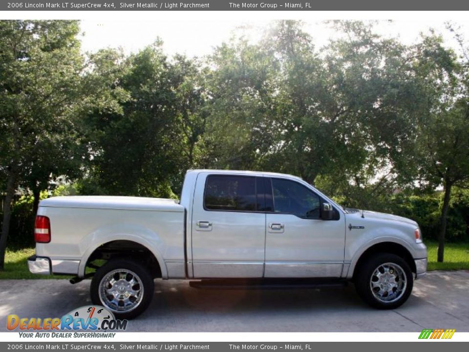 2006 Lincoln Mark LT SuperCrew 4x4 Silver Metallic / Light Parchment Photo #11