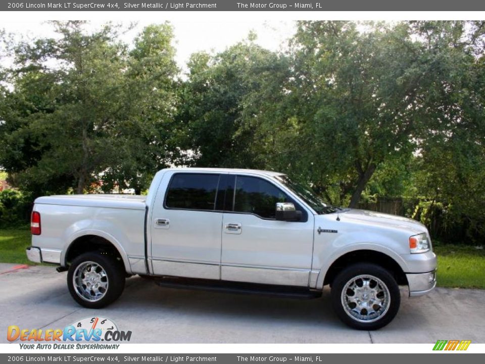 2006 Lincoln Mark LT SuperCrew 4x4 Silver Metallic / Light Parchment Photo #12