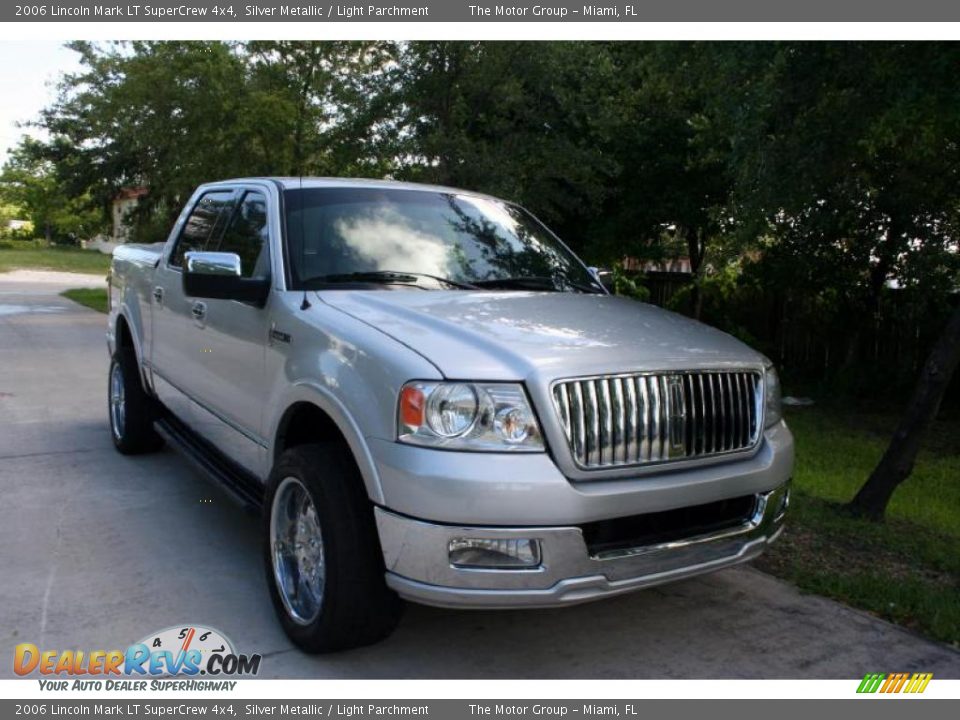 2006 Lincoln Mark LT SuperCrew 4x4 Silver Metallic / Light Parchment Photo #15