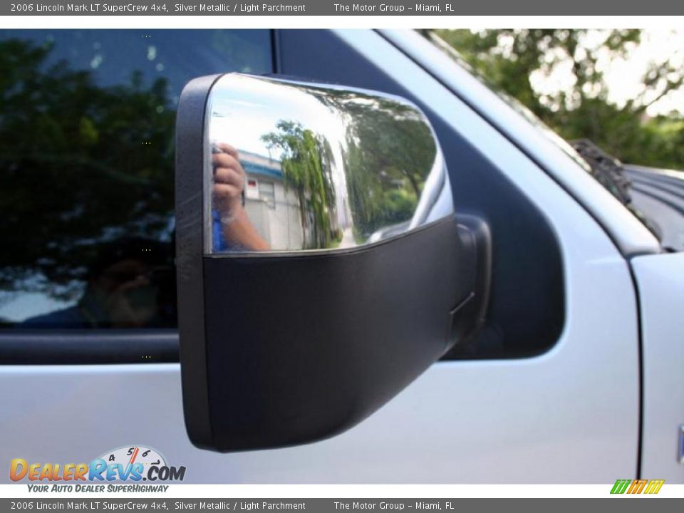 2006 Lincoln Mark LT SuperCrew 4x4 Silver Metallic / Light Parchment Photo #17
