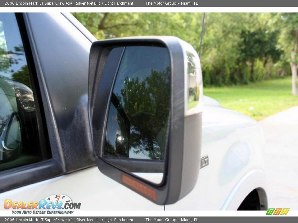 2006 Lincoln Mark LT SuperCrew 4x4 Silver Metallic / Light Parchment Photo #20