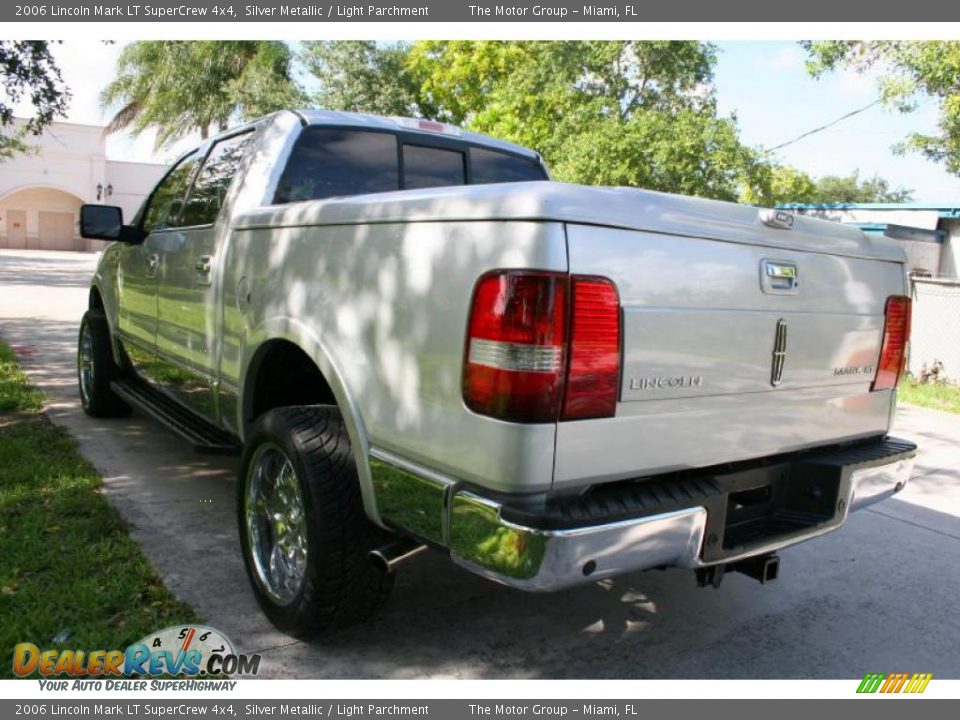 2006 Lincoln Mark LT SuperCrew 4x4 Silver Metallic / Light Parchment Photo #21