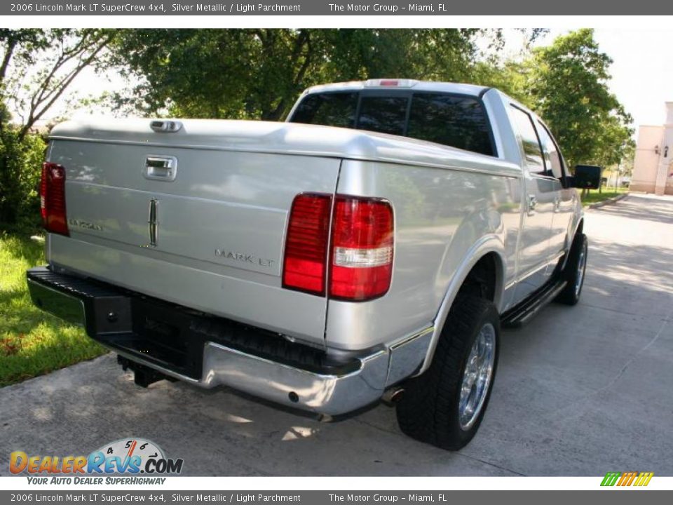 2006 Lincoln Mark LT SuperCrew 4x4 Silver Metallic / Light Parchment Photo #22