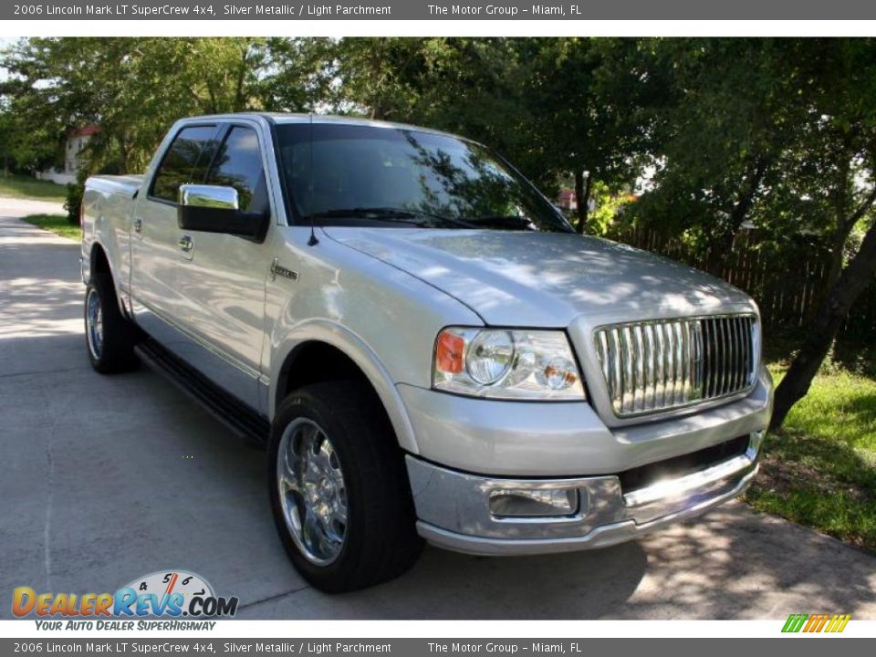 2006 Lincoln Mark LT SuperCrew 4x4 Silver Metallic / Light Parchment Photo #23