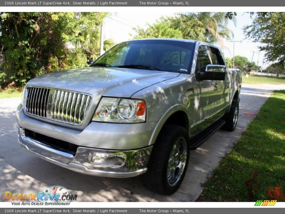 2006 Lincoln Mark LT SuperCrew 4x4 Silver Metallic / Light Parchment Photo #24