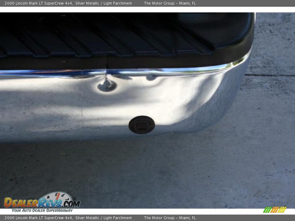 2006 Lincoln Mark LT SuperCrew 4x4 Silver Metallic / Light Parchment Photo #28