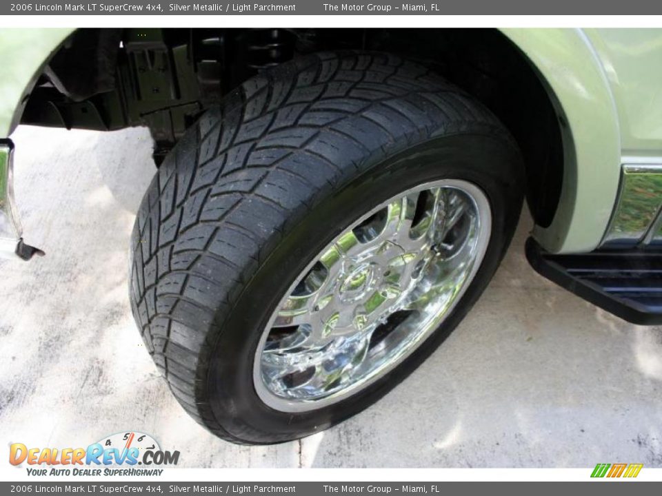 2006 Lincoln Mark LT SuperCrew 4x4 Silver Metallic / Light Parchment Photo #29