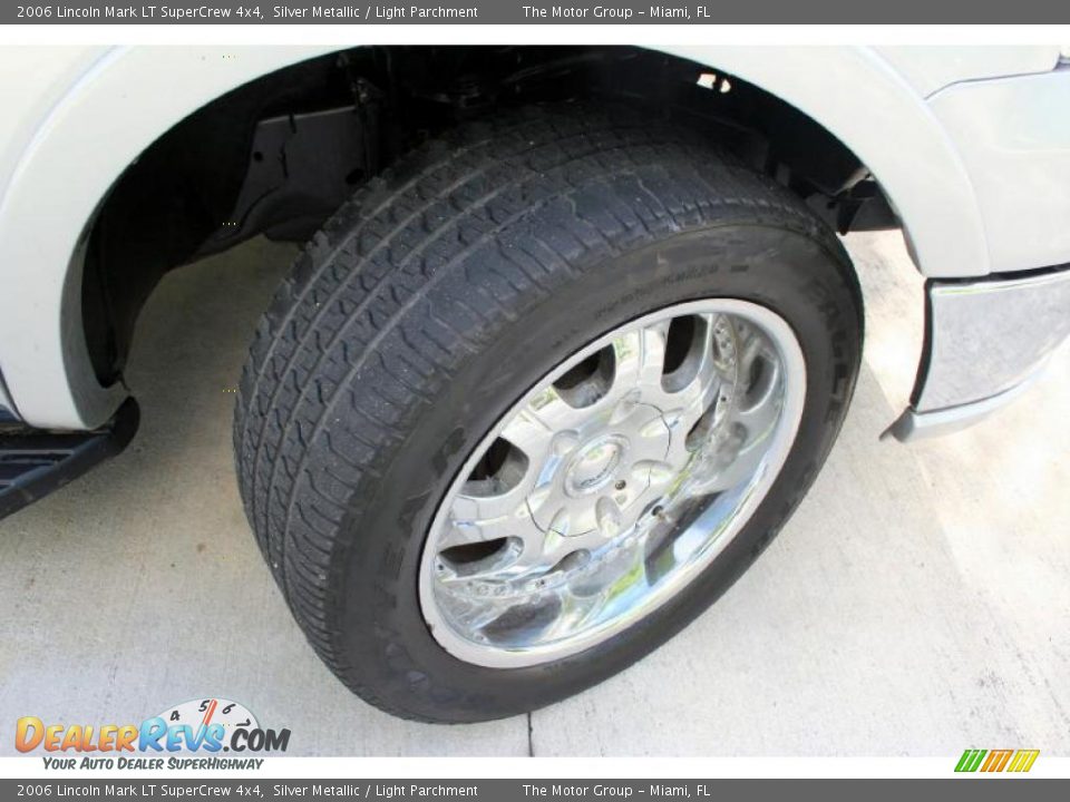 2006 Lincoln Mark LT SuperCrew 4x4 Silver Metallic / Light Parchment Photo #30