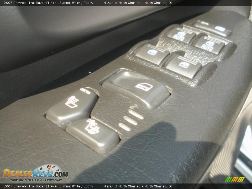 2007 Chevrolet TrailBlazer LT 4x4 Summit White / Ebony Photo #17