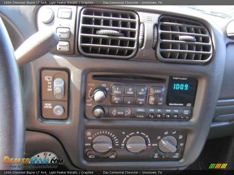 1999 Chevrolet Blazer LT 4x4 Light Pewter Metallic / Graphite Photo #11