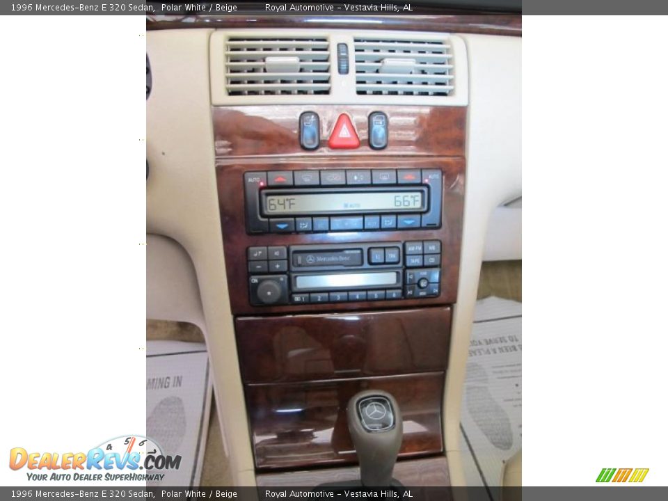 1996 Mercedes-Benz E 320 Sedan Polar White / Beige Photo #16
