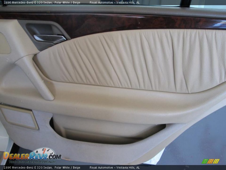1996 Mercedes-Benz E 320 Sedan Polar White / Beige Photo #23
