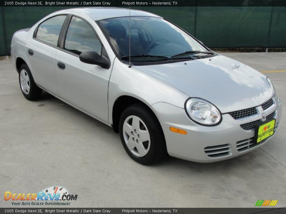 2005 Dodge Neon SE Bright Silver Metallic / Dark Slate Gray Photo #1