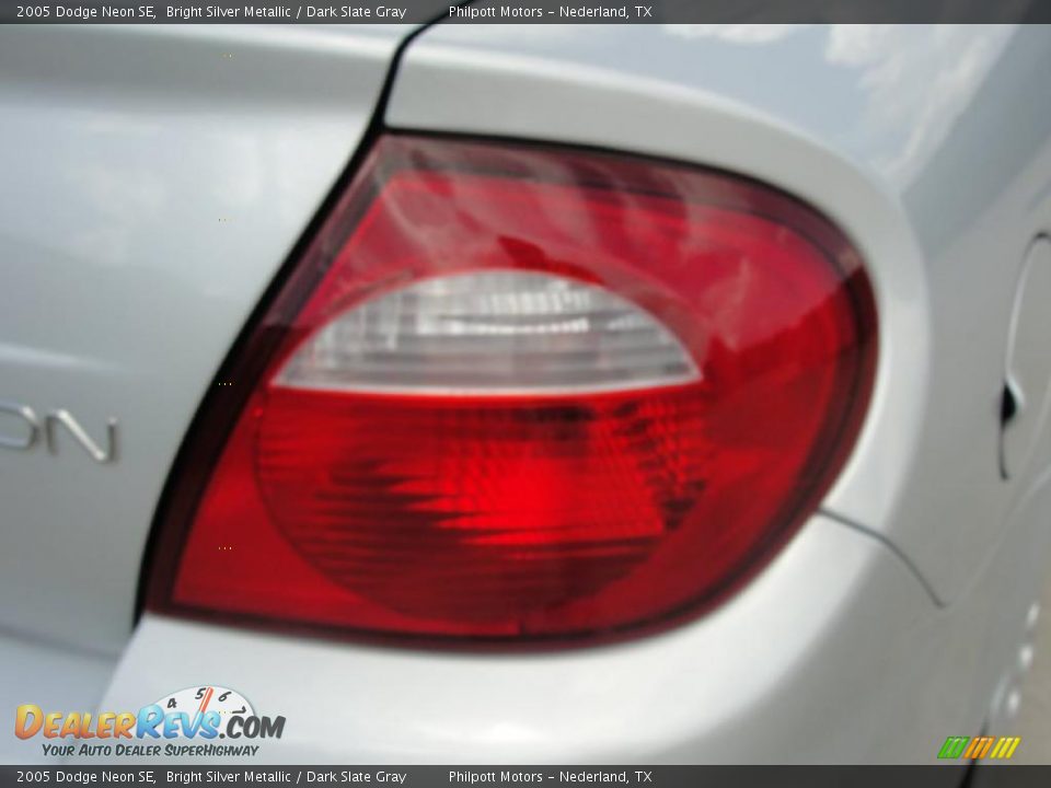 2005 Dodge Neon SE Bright Silver Metallic / Dark Slate Gray Photo #18
