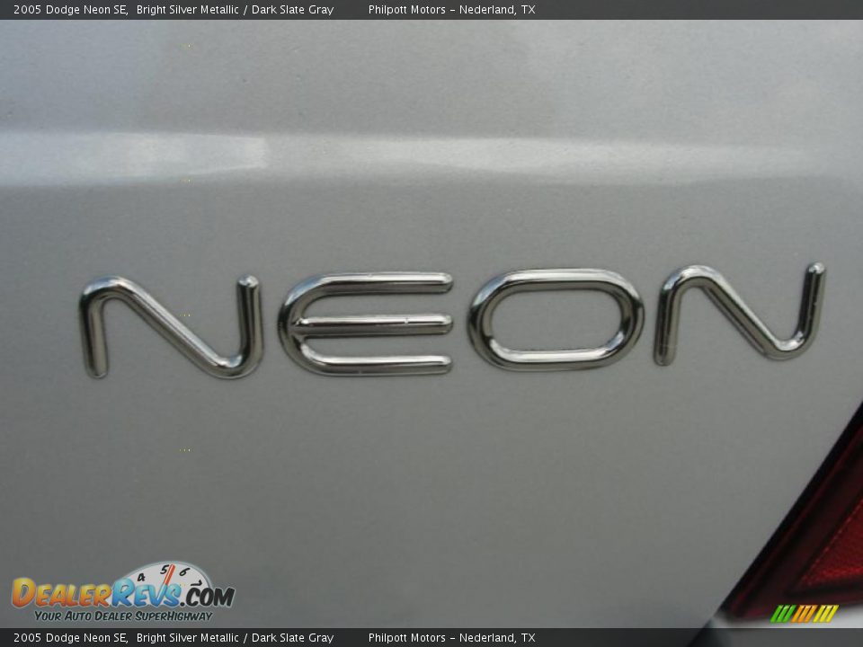 2005 Dodge Neon SE Bright Silver Metallic / Dark Slate Gray Photo #19
