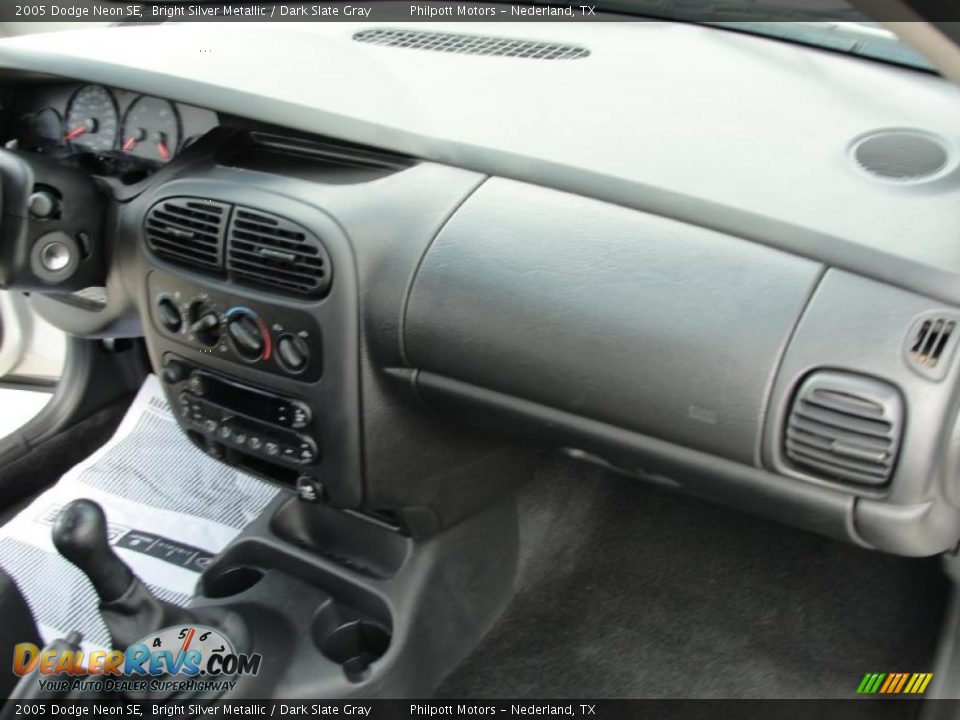 2005 Dodge Neon SE Bright Silver Metallic / Dark Slate Gray Photo #24