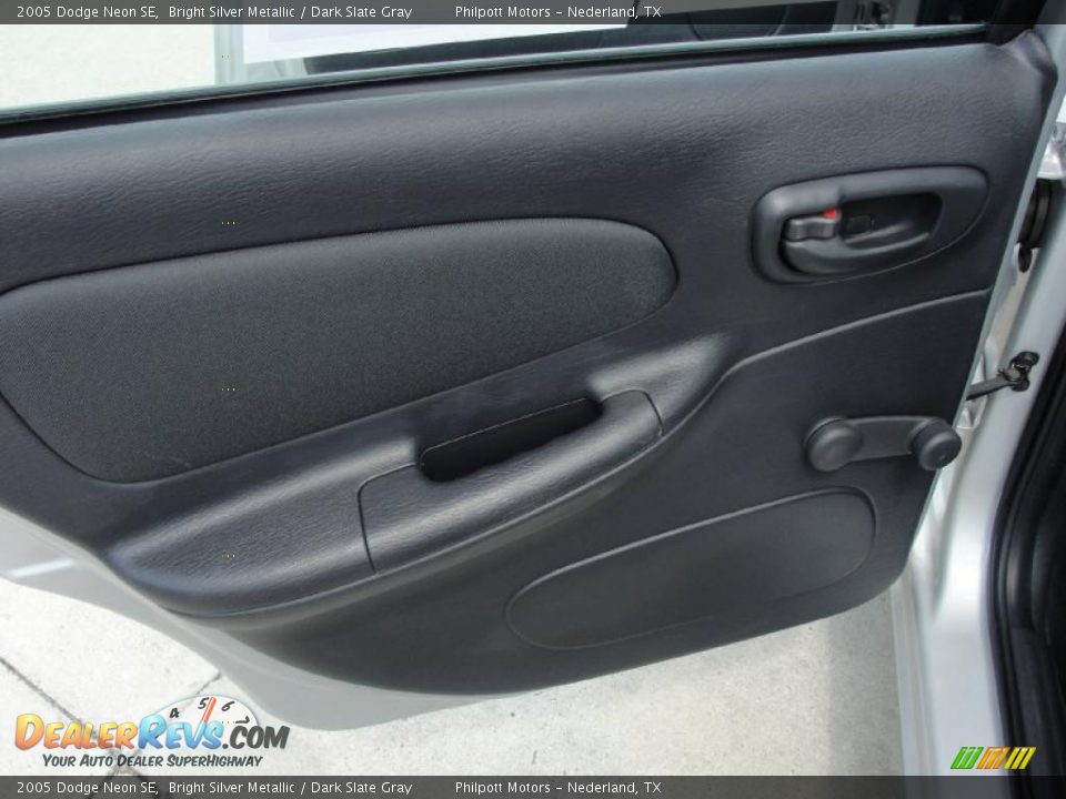 2005 Dodge Neon SE Bright Silver Metallic / Dark Slate Gray Photo #29