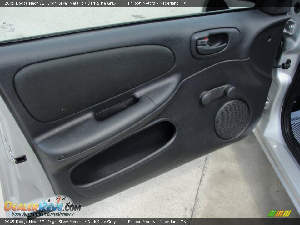 2005 Dodge Neon SE Bright Silver Metallic / Dark Slate Gray Photo #31