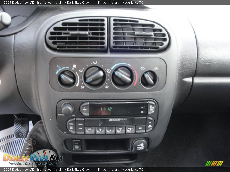 2005 Dodge Neon SE Bright Silver Metallic / Dark Slate Gray Photo #34