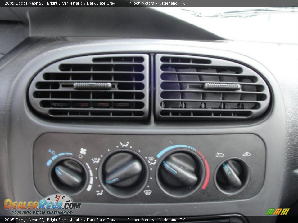 2005 Dodge Neon SE Bright Silver Metallic / Dark Slate Gray Photo #35