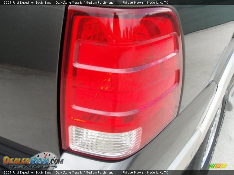 2005 Ford Expedition Eddie Bauer Dark Stone Metallic / Medium Parchment Photo #21