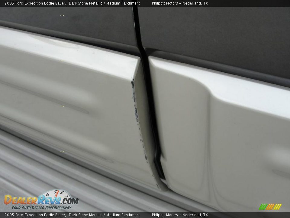 2005 Ford Expedition Eddie Bauer Dark Stone Metallic / Medium Parchment Photo #24