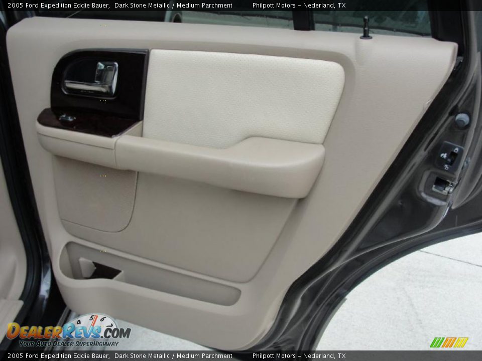 2005 Ford Expedition Eddie Bauer Dark Stone Metallic / Medium Parchment Photo #30